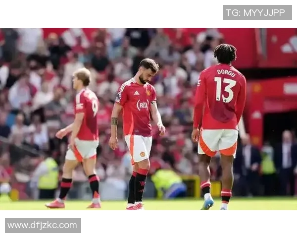 曼联客场艰难取胜,阿森纳继续保持不败:英超两大豪门的命运交响曲